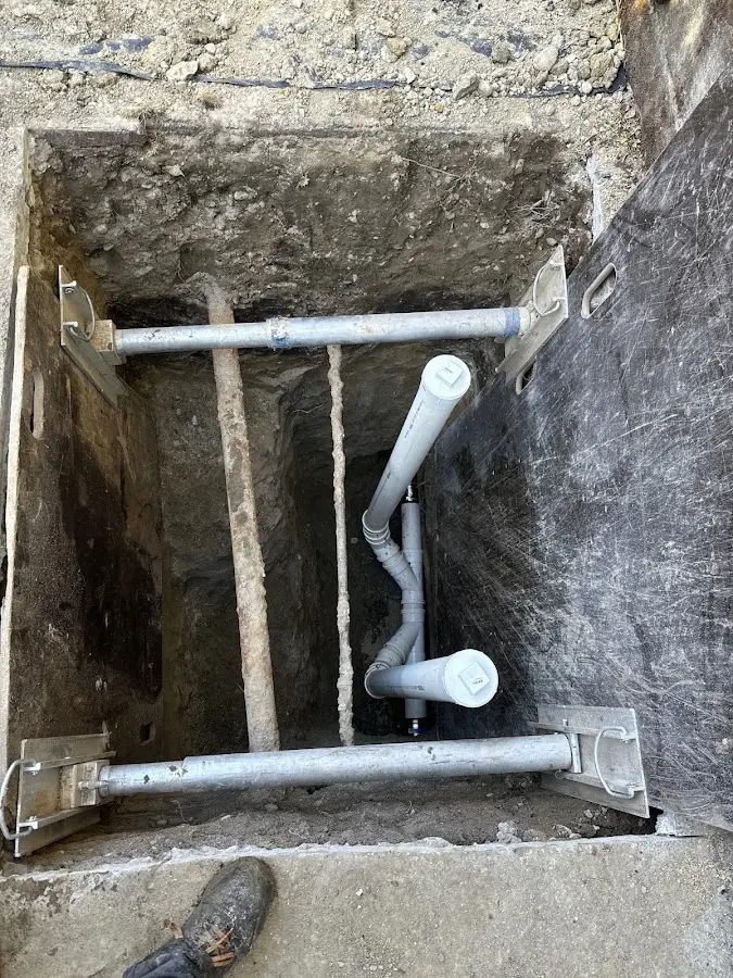 Experienced plumber completing Gas Line Repair work in Val Verde Park